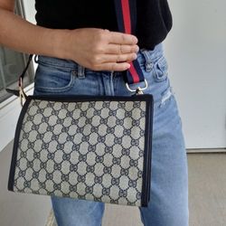 Authentic Vintage Gucci GG Monogram Supreme Clutch Crossbody Bag