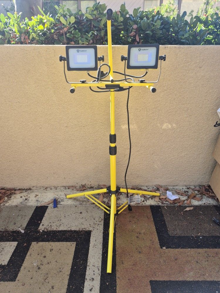 Brand New LED Lights On Tripod.