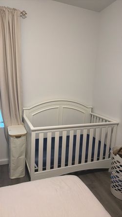 Delta Children Perry 6-in-1 Convertible Crib - Greenguard Gold Certified, Bianca White