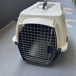 Petsmart Kennel Cab Plastic Pet Carrier/Crate - Beige/Black