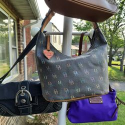 Dooney & Bourke Small Signature Bucket Handbag 👜
