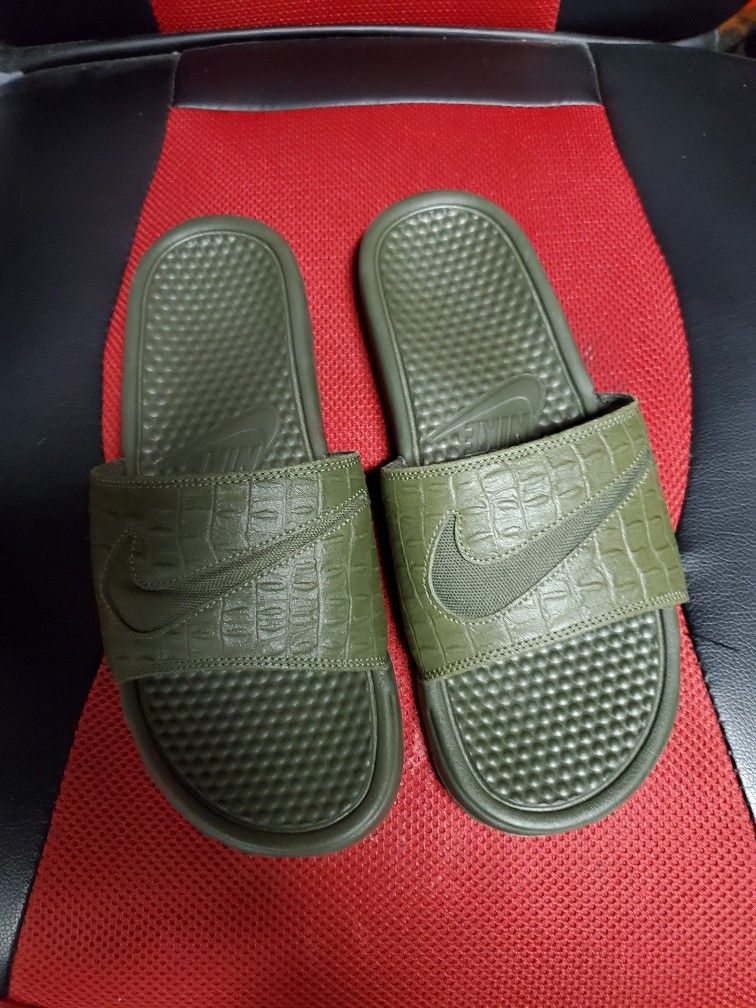 Nike Bassani Alligator Slides