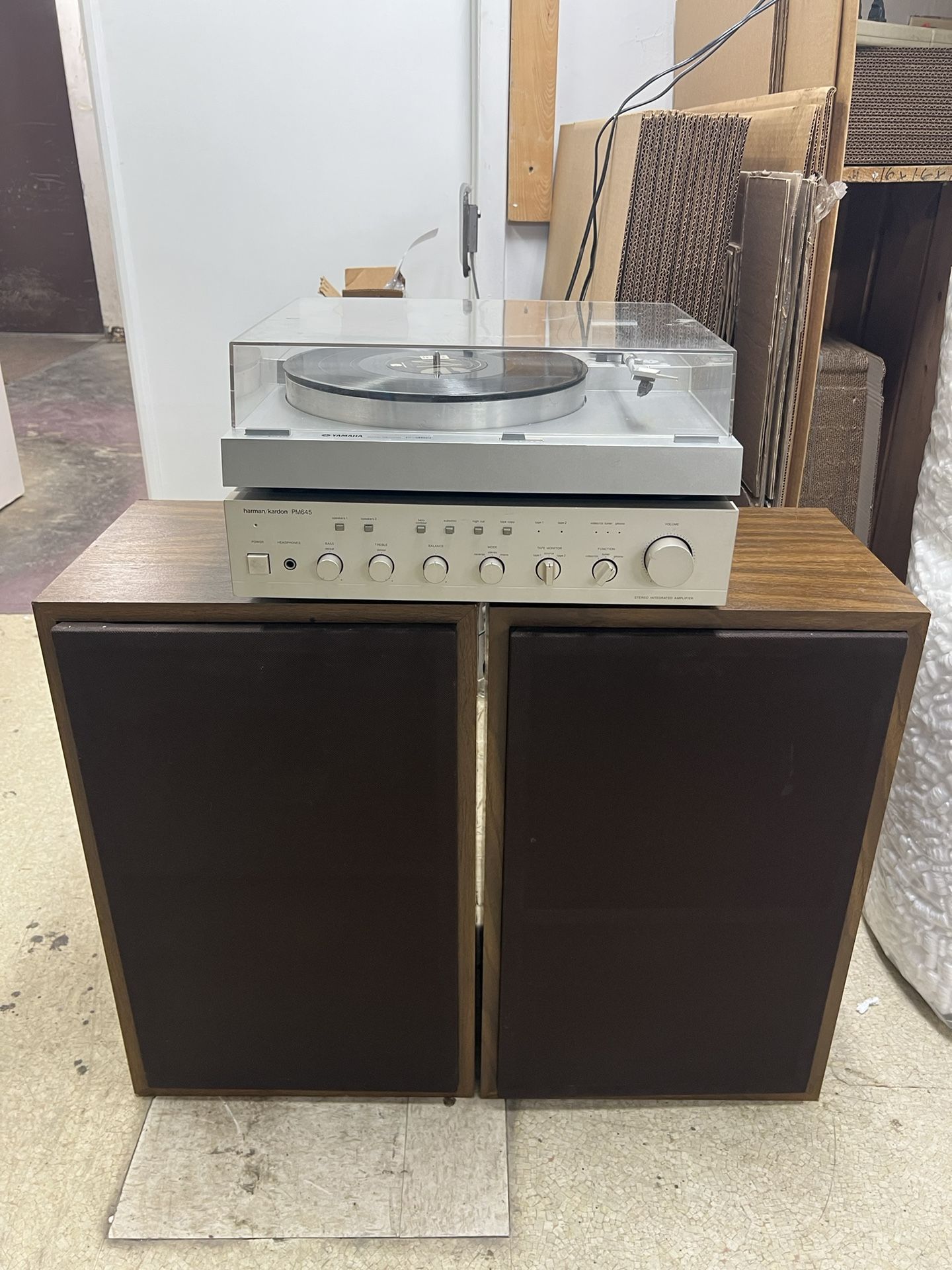 Vintage Audio Setup: Stereo Amp, Turntable, Speakers - works, needs minor repair