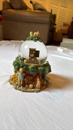 Winnie the Pooh Snow Globe Music Box