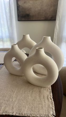 Set of 4 Modern Sculptural Ceramic Vases — Cream / Ivory