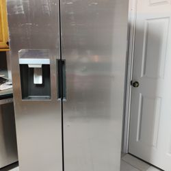 Midea Refrigerator 26.3 Cu. Ft.