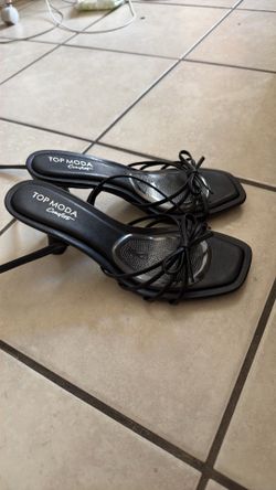Top Moda Black Lace-Up Heeled Sandals
