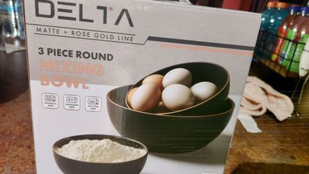 Delta 3 piece mixing bowls