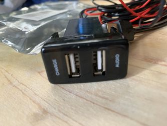 Car high speed dual USB -Charge/Audio plug in port.