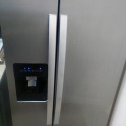 Whirlpool. Refrigerator 