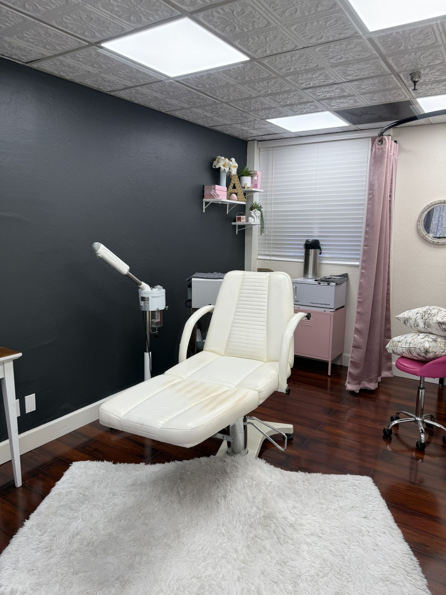 Esthetician Chair/Table