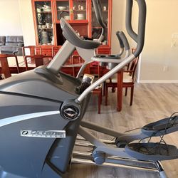 Octane Q45 Elliptical- (Great Condition!)