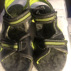SONOMA  Guys Gray&green Sandals.  Size 6 M