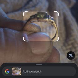 Size 7 18k Gold Green Stones And 6 Diamonds