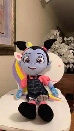 Disney Vampirina Vee Series Vampieina