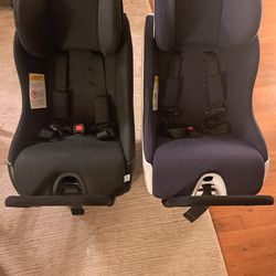Two Clek Foonf Carseats