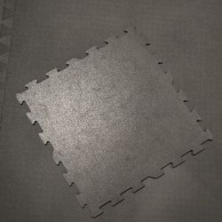 24x24 Commercial Grade Interlocking Rubber Mats