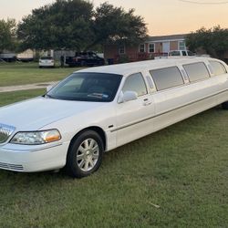 2004 Lincoln Town Car Limousine