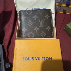 LV Wallet 