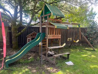 Play structure