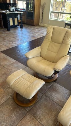 Ekornes Stressless Large ROYAL Cream Paloma Leather Swivel Recliner and Ottoman