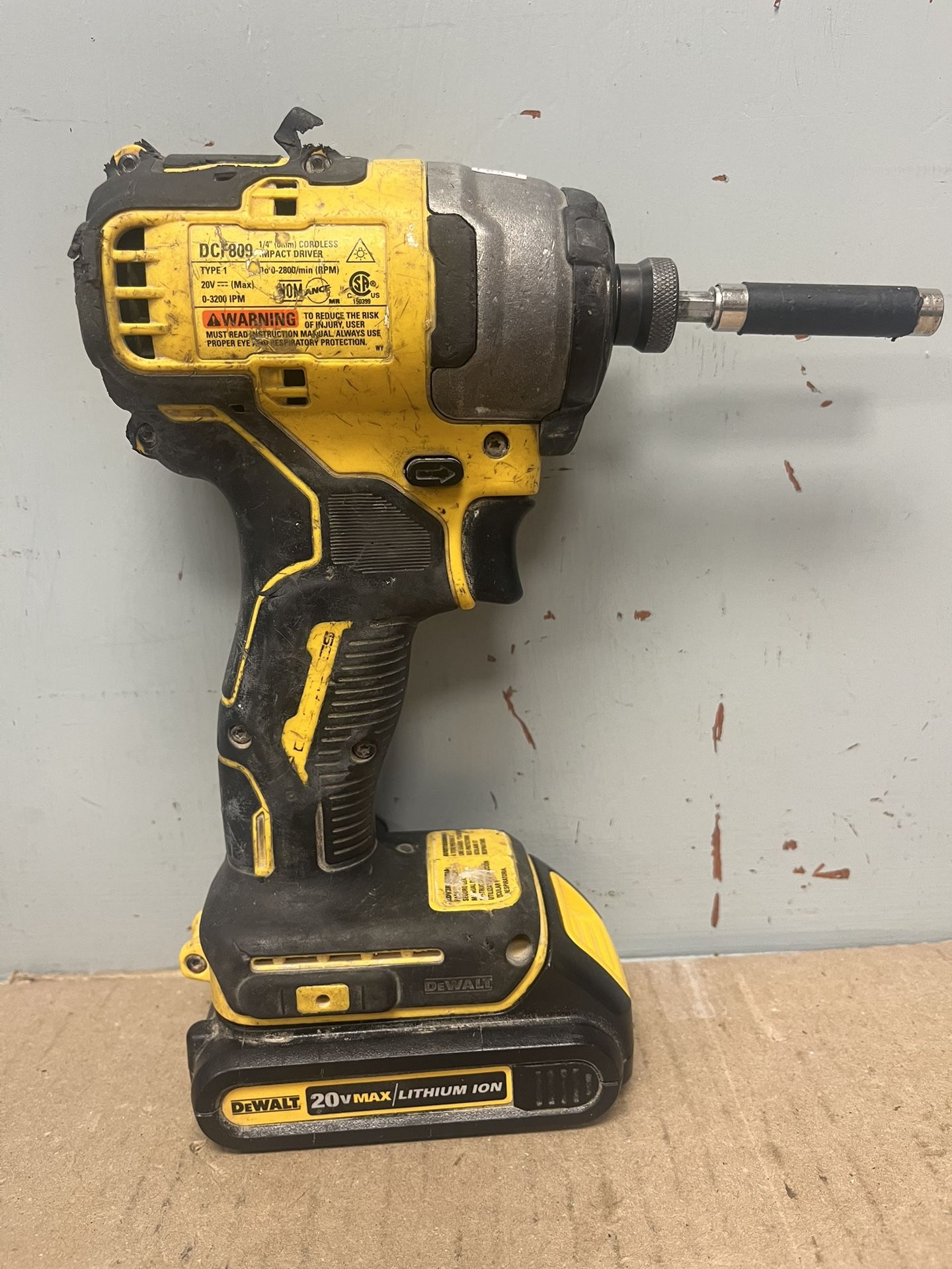 Dewalt DCF809 1/4” Cordless Impact Driver With Battery