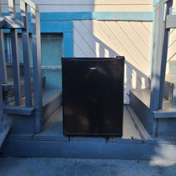 Sanyo Mini Fridge