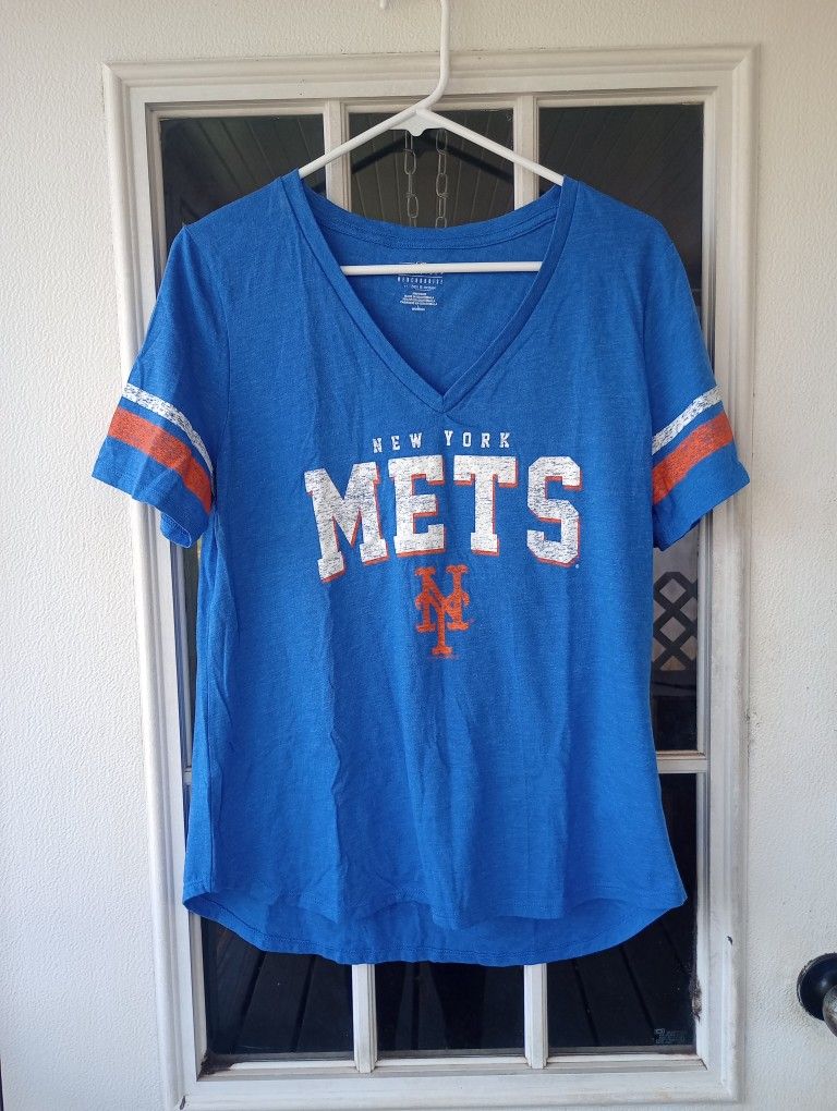 Genuine Merchandise 5th and Ocean Women's New York Mets T-Shirt Size Large.