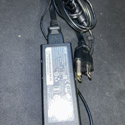 Acer A13-045N2A 45W AC Adapter Charger (3mm, For C720, C740) Used