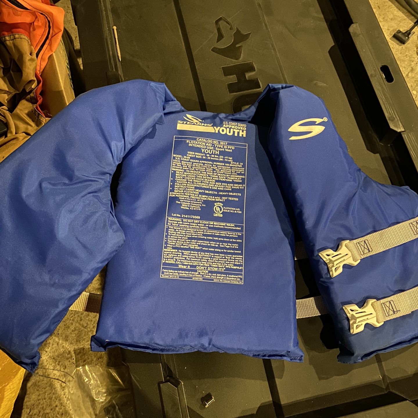6 Life Jackets