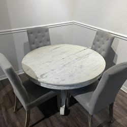 4 Seater Dining Table 