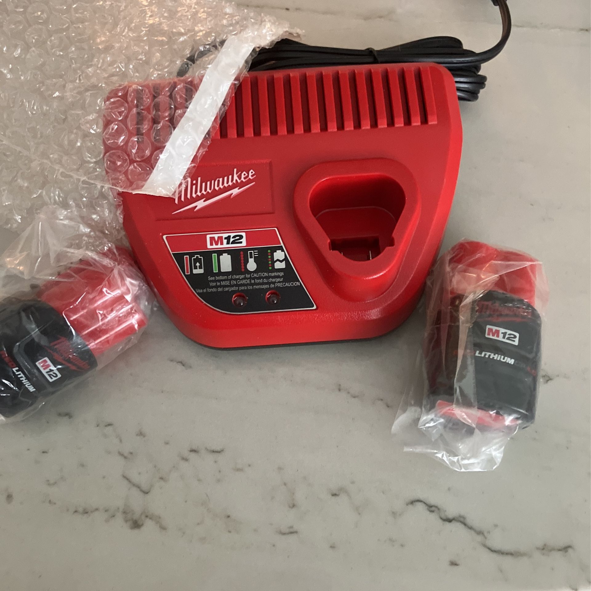Milwaukee M12 Charger / 2 Batteries