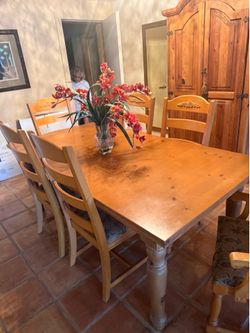 Dining Table with 8 chairs