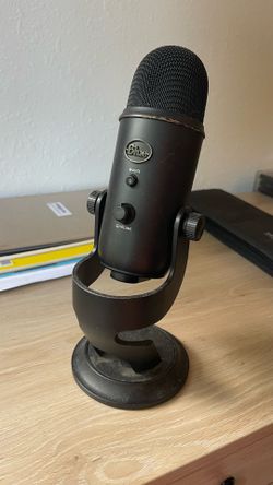 Blue yeti desktop microphone