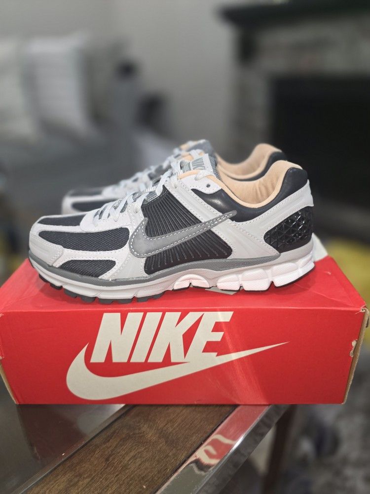 Nike Men's Zoom Vomero 5 Dark Smoke Grey Vachetta Shoes NWT