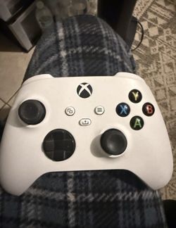 xbox controller and battery pack
