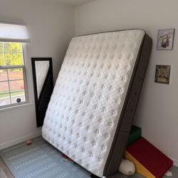 Very Clean Queen Mattress 