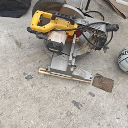 DeWalt Saw