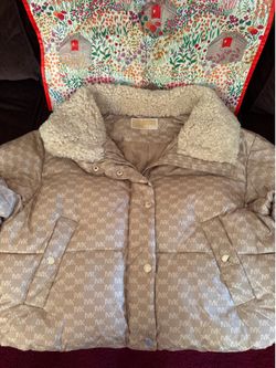 MICHAEL Michael Kors Logo NEW Print Shepra Puffer Jacket Size X-Large Pick up location in the city of Pico Rivera