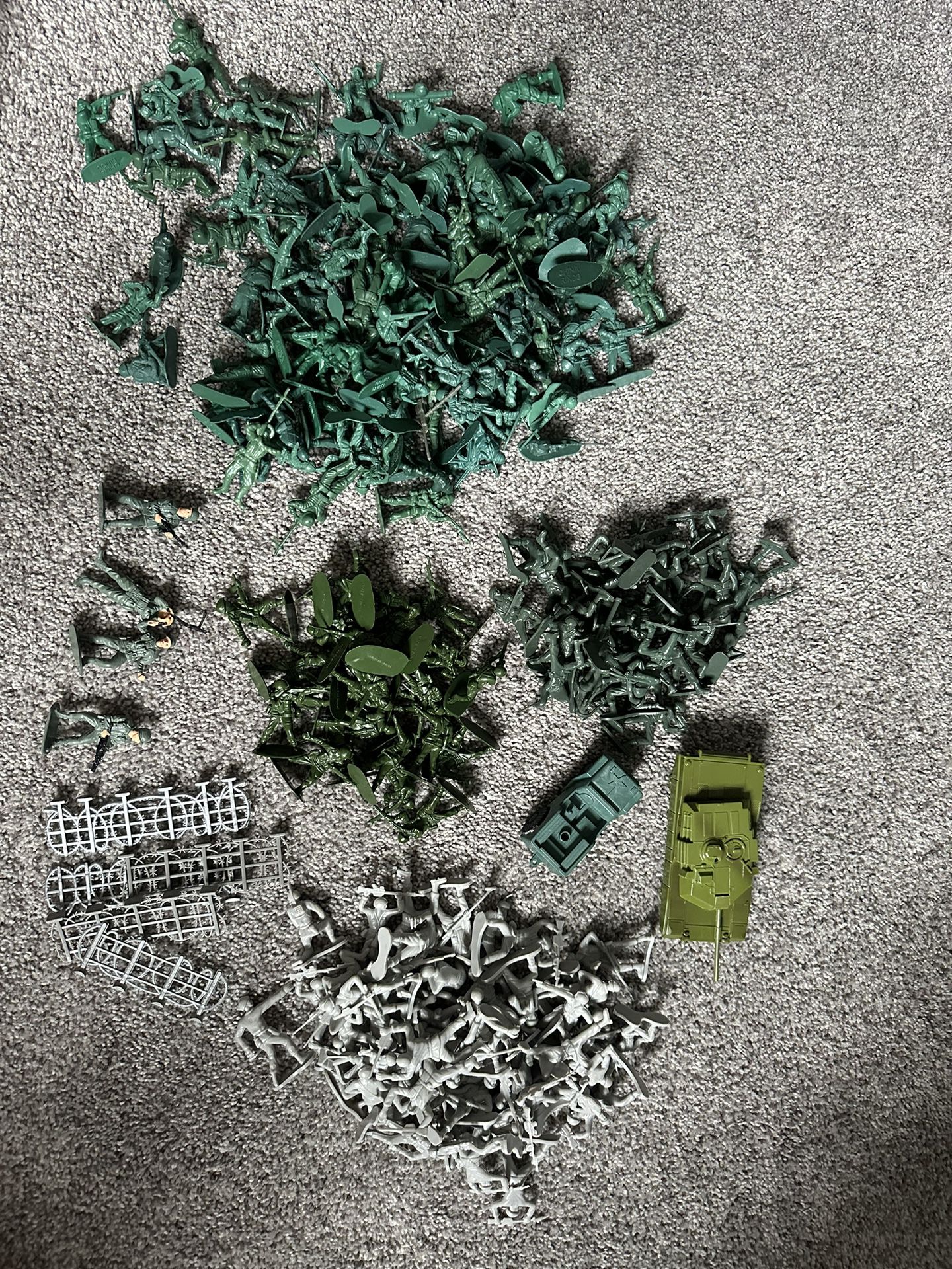 Lot of 219 Green & Gray Army Men Barbed Wire  Trucks From China