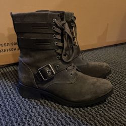 Women’s Uggs Boots- Size 7 Waterproof