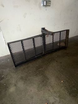 hitch-mounted cargo carrier