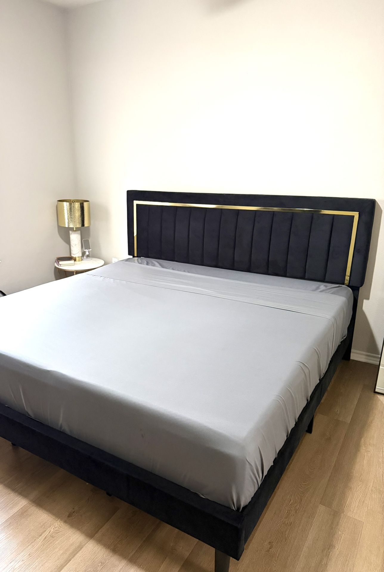KING BED (Black Velvet / Gold Detail)