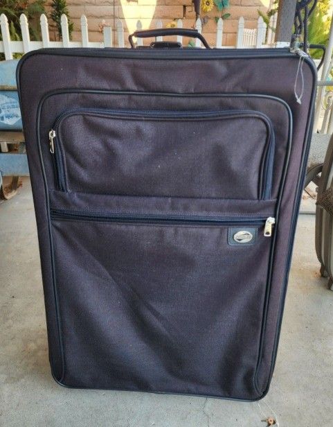 Black American Tourister