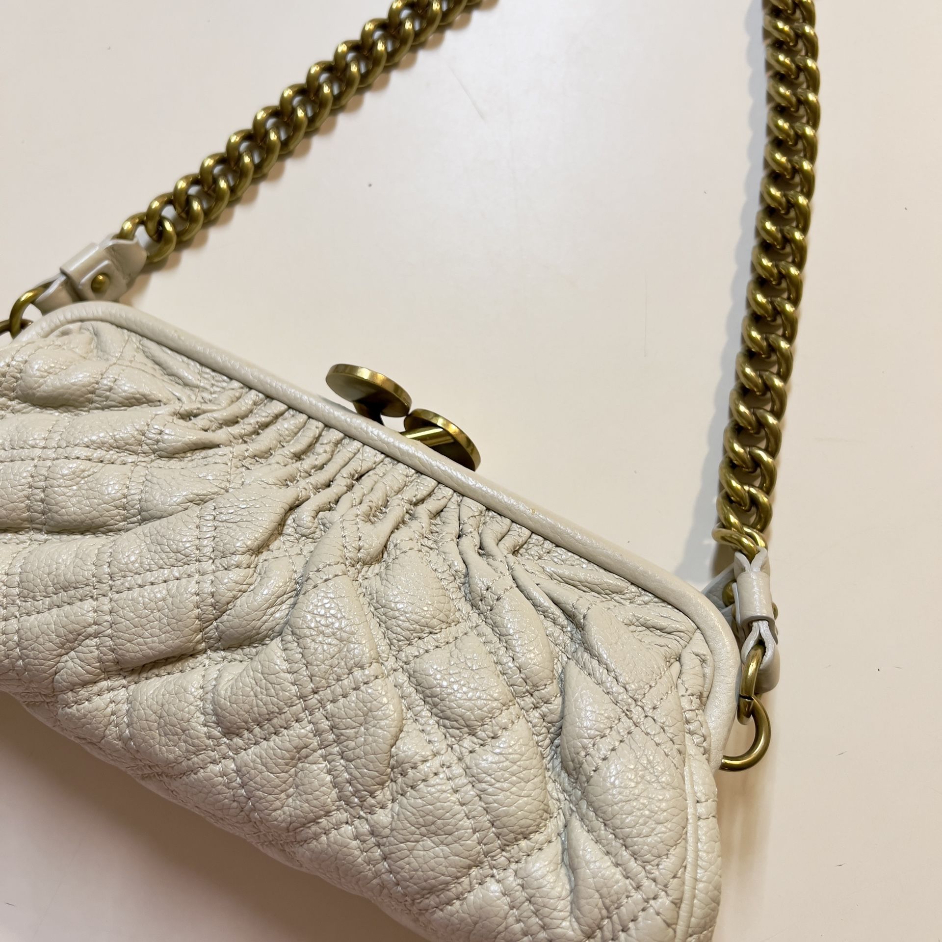 Marc Jacobs Women’s Vintage Off White Kisslock Gold Brass Chain Quilted Stam Bag