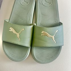 Size 9 Ladies slides (unisex) $13 located in Yucaipa