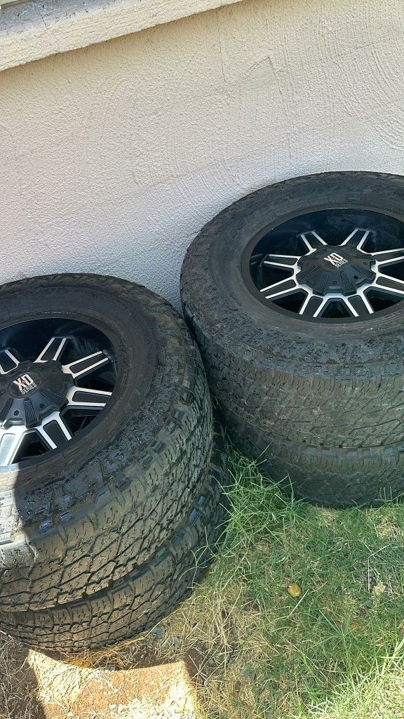 Vendo Set De Llantas Son Las 4 Con Rines Muy Bonitos Zize...