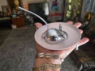 Mouse ring holder  Humbra Zoola cast metal mouse Culver city area
