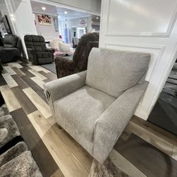 Accent Chair 🎈🎈🎈