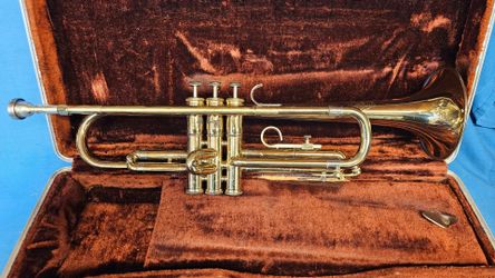 OLDS ARISTOCRAT TRUMPET WITH CASE